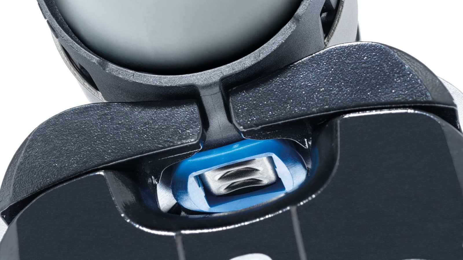 Guiding the tool through the pressing indicator with Geberit FlowFit Guiding the tool through the pressing indicator with Geberit FlowFit