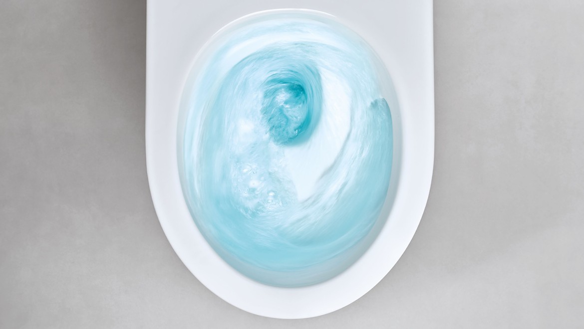 The asymmetrical inner geometry of Geberit WC ceramics with TurboFlush technology directs the flush water in a vortex through the WC ceramic. The asymmetrical inner geometry of Geberit WC ceramics with TurboFlush technology directs the flush water in a vortex through the WC ceramic.