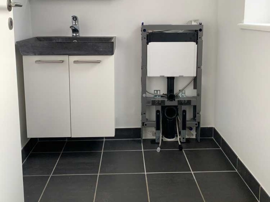 Replacing an floor-standing toilet with a wall-hung-toilet