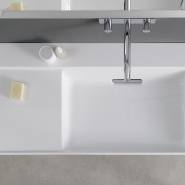 Geberit ONE washbasin with asymmetrical lateral shelf surface