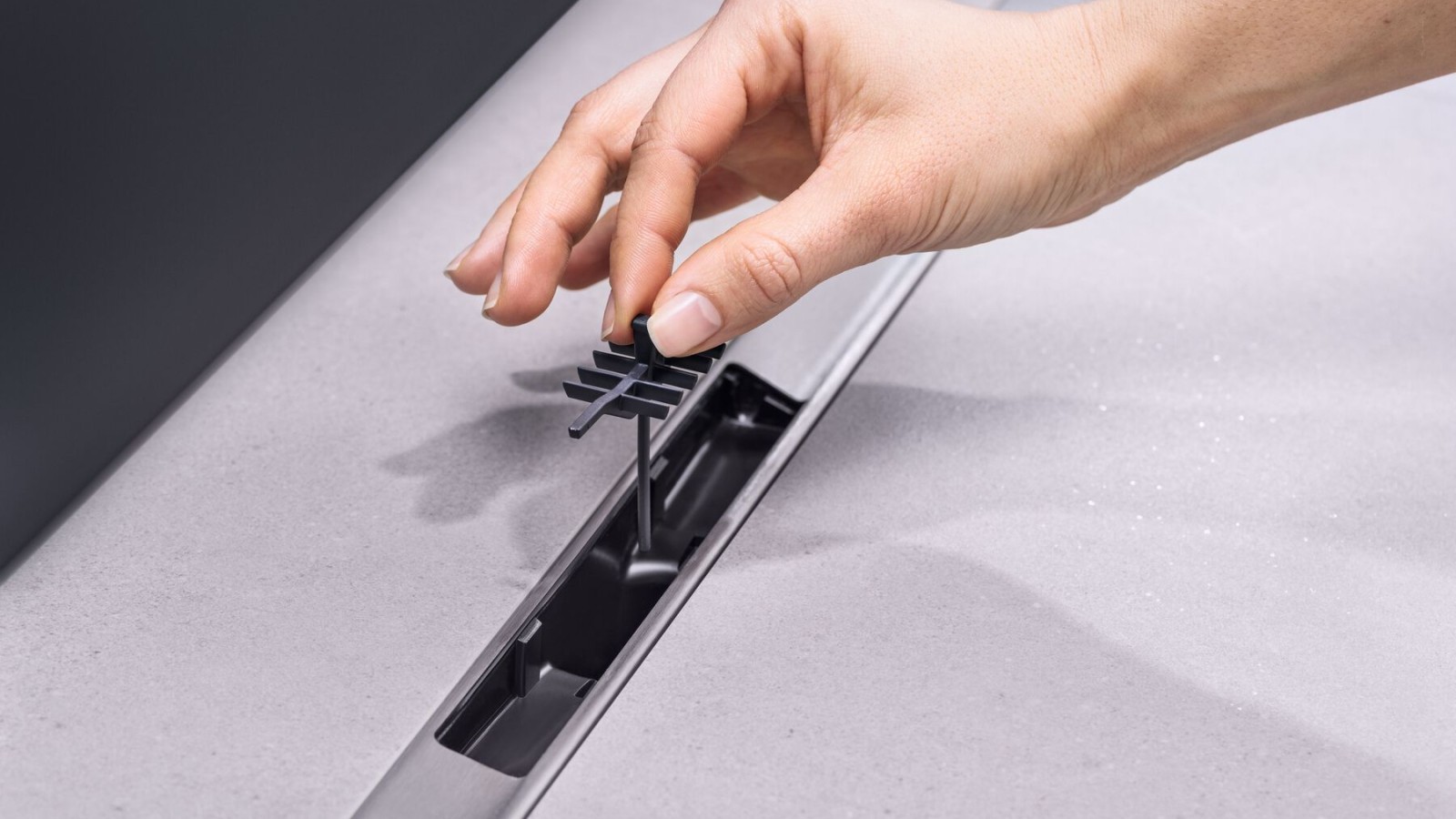 Comb insert in the Geberit CleanLine50 shower channel Comb insert in the Geberit CleanLine50 shower channel