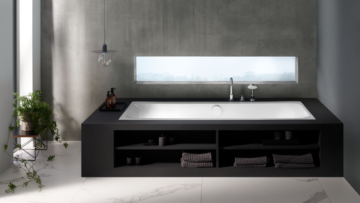 Geberit Tawa bathtub in white with chrome taps Geberit Tawa bathtub in white with chrome taps