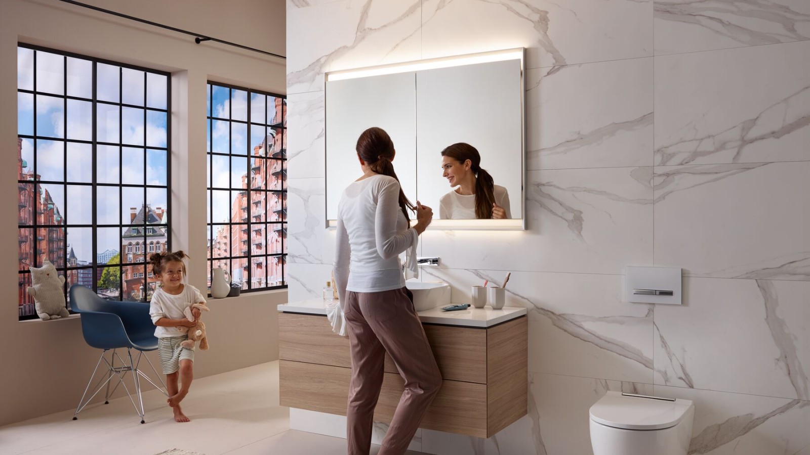 Mother and child in a bathroom featuring Geberit ComfortLight Mother and child in a bathroom featuring Geberit ComfortLight