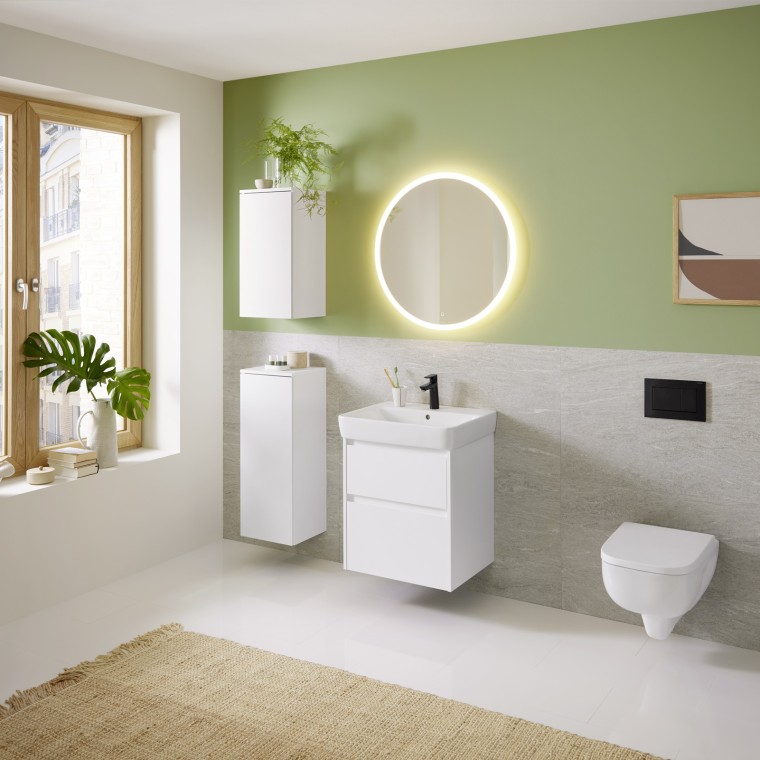 Bathroom with products from the Geberit Renova bathroom series