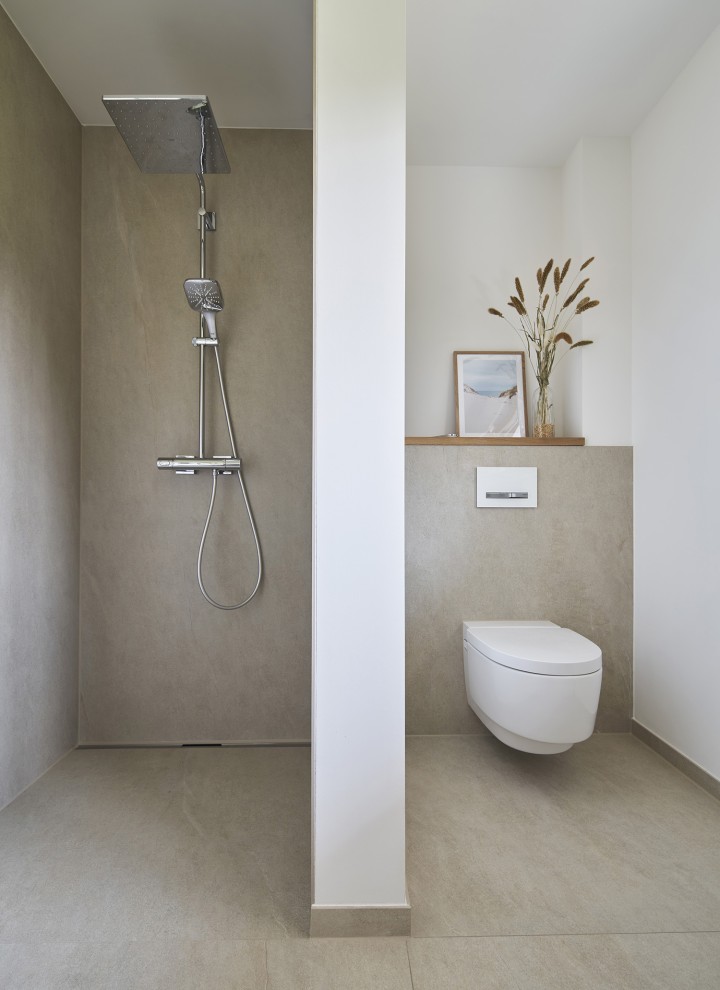 Floor-even shower with Geberit CleanLine shower channel