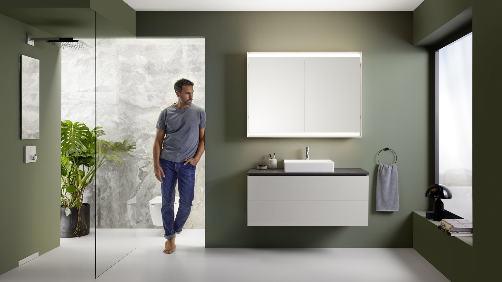 Man standing in a bathroom featuring the Geberit ONE bathroom series Man standing in a bathroom featuring the Geberit ONE bathroom series