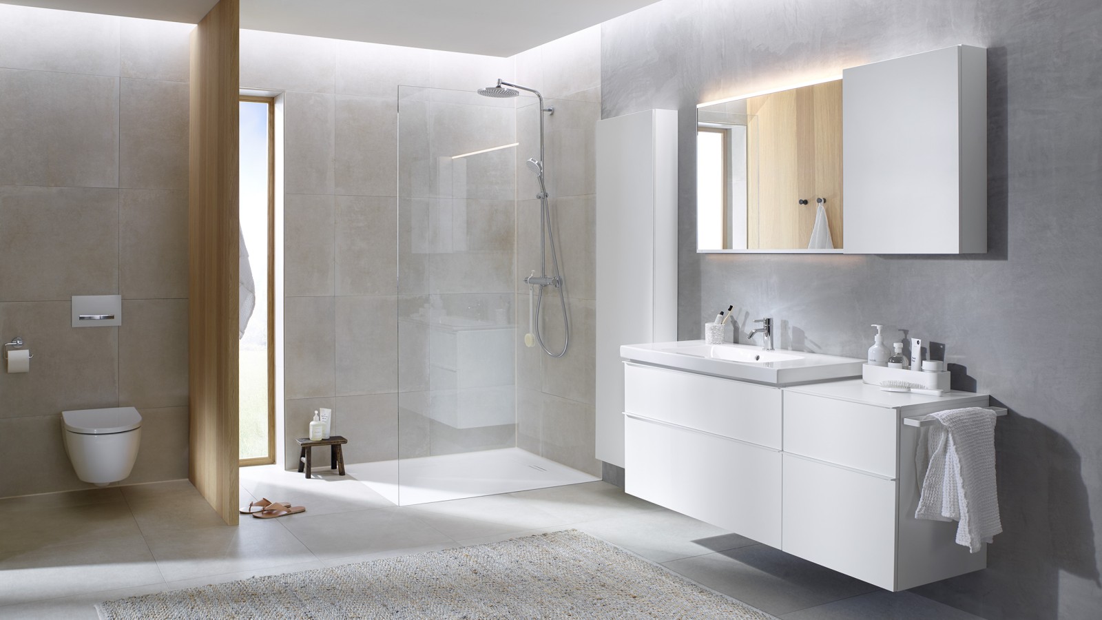 Family bathroom with large tiles and bathroom furniture plus bathroom ceramics from Geberit iCon
