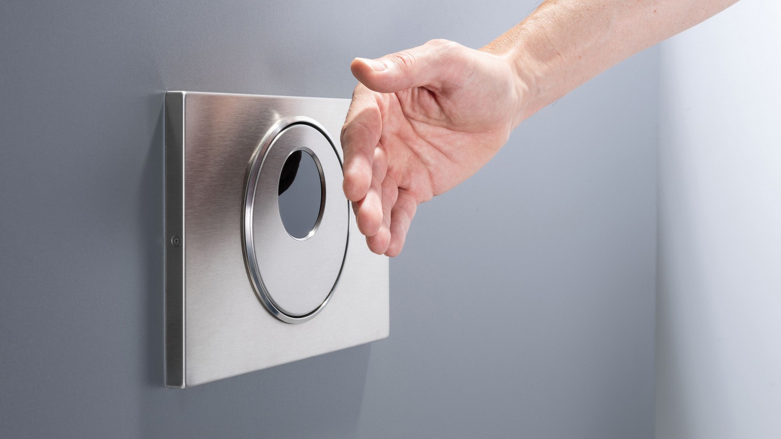 Touchless Geberit Sigma10 actuator plate with remote flush actuation, round, with hand