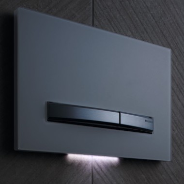Geberit Sigma50 actuator plate with DuoFresh and orientation light (© Geberit)