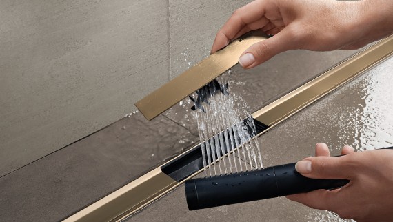 Cleaning the CleanLine comb insert Cleaning the CleanLine comb insert