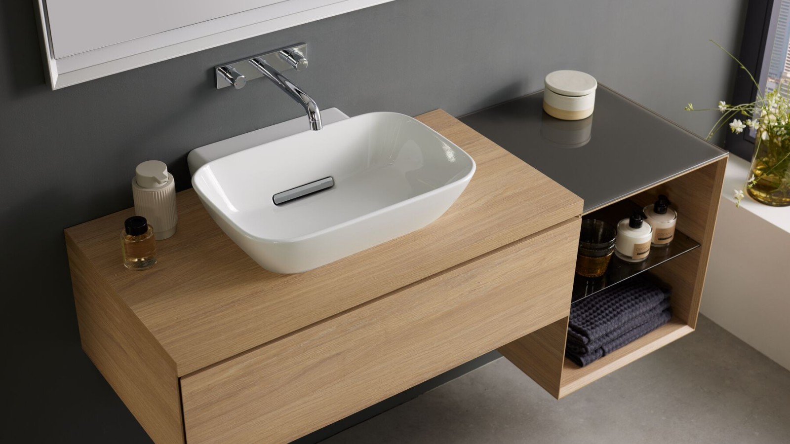 Geberit ONE lay-on washbasin, washbasin cabinet in oak Geberit ONE lay-on washbasin, washbasin cabinet in oak