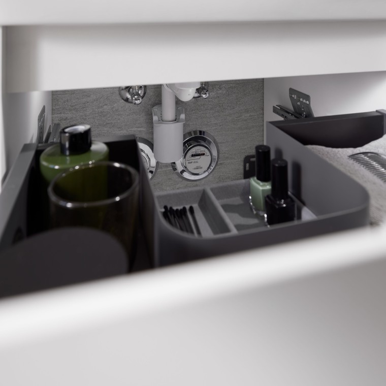 Clever storage space thanks to optional drawer inserts and organising boxes – for better organisation and tidiness. Easy access to the water seal also makes care and maintenance a breeze Clever storage space thanks to optional drawer inserts and organising boxes – for better organisation and tidiness. Easy access to the water seal also makes care and maintenance a breeze