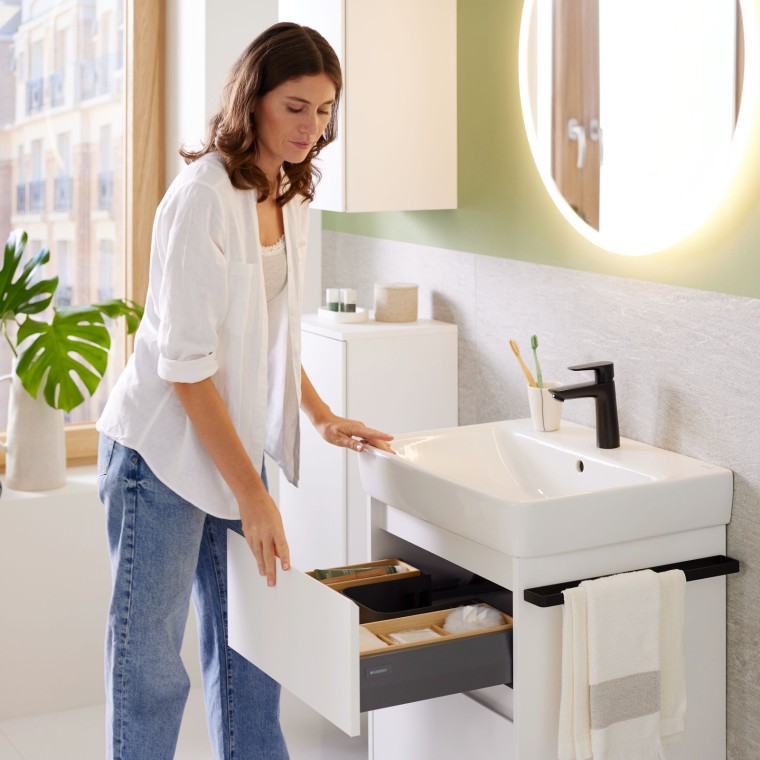 Versatile and stylishly designed: Geberit Renova Plan washbasins – in numerous sizes and designs, ideal for new constructions and renovations