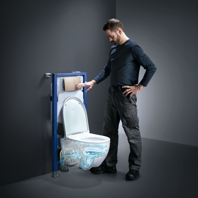 Man actuates the TurboFlush technology of a Geberit Acanto toilet