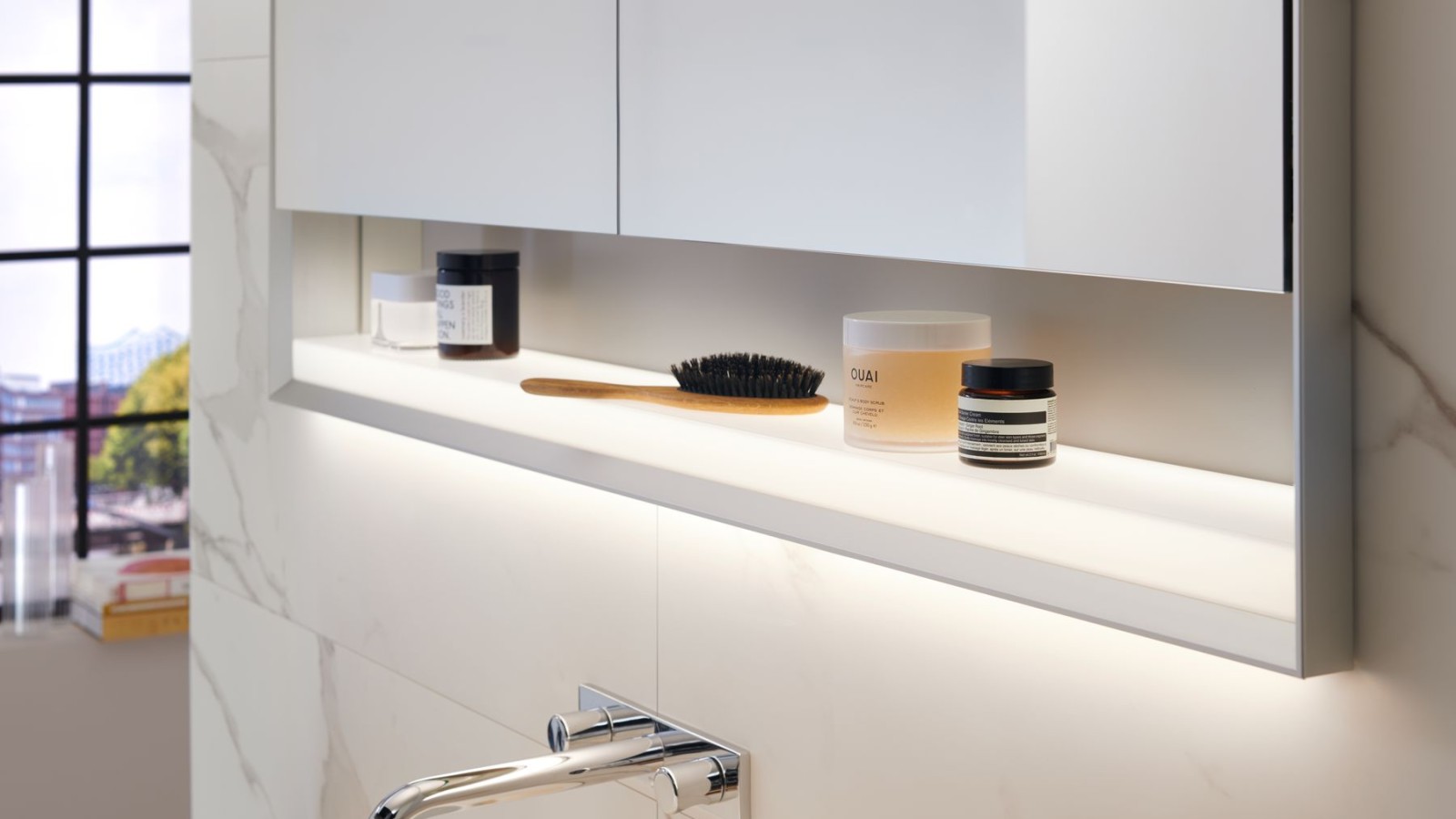 Geberit ONE mirror cabinet with the Geberit ComfortLight lighting concept