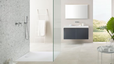 Bathroom with floor-even Geberit shower surface Setaplano