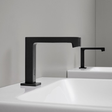 Geberit Brenta electronic deck-mounted tap in black matt in a public WC area