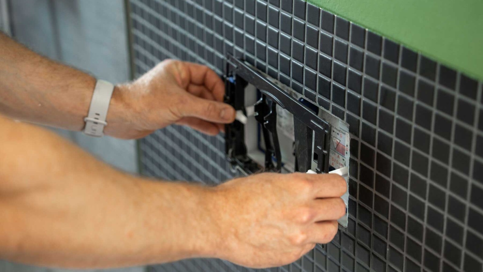 Replacing an old Geberit flush plate