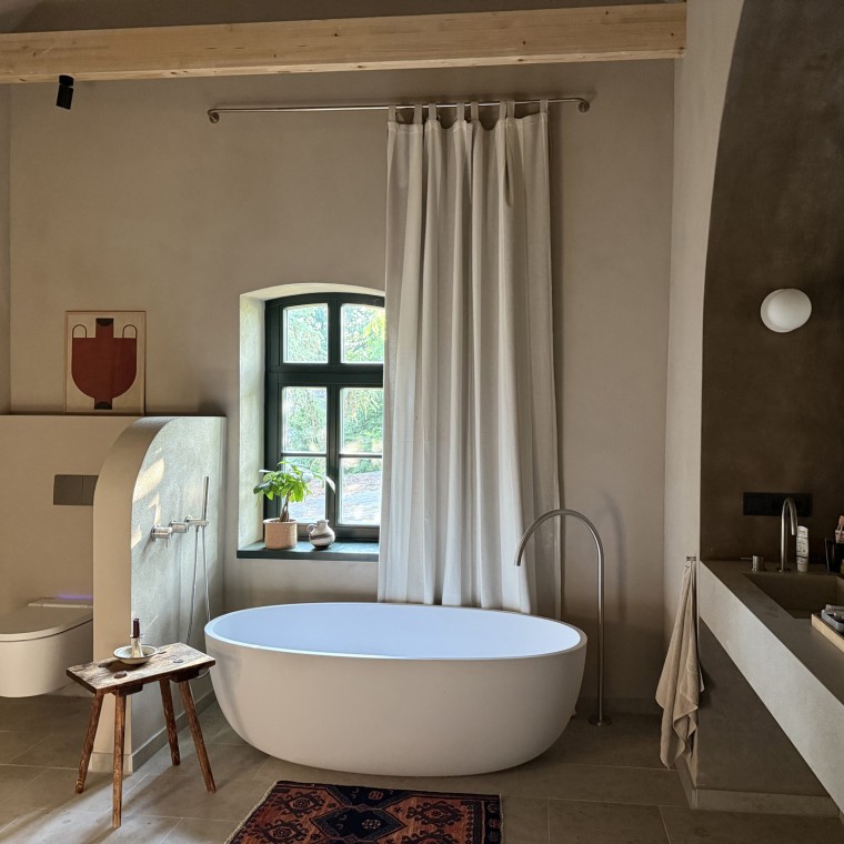 The bathrooms have their own names, here the "beige bathroom" (© Büşra Qadir)