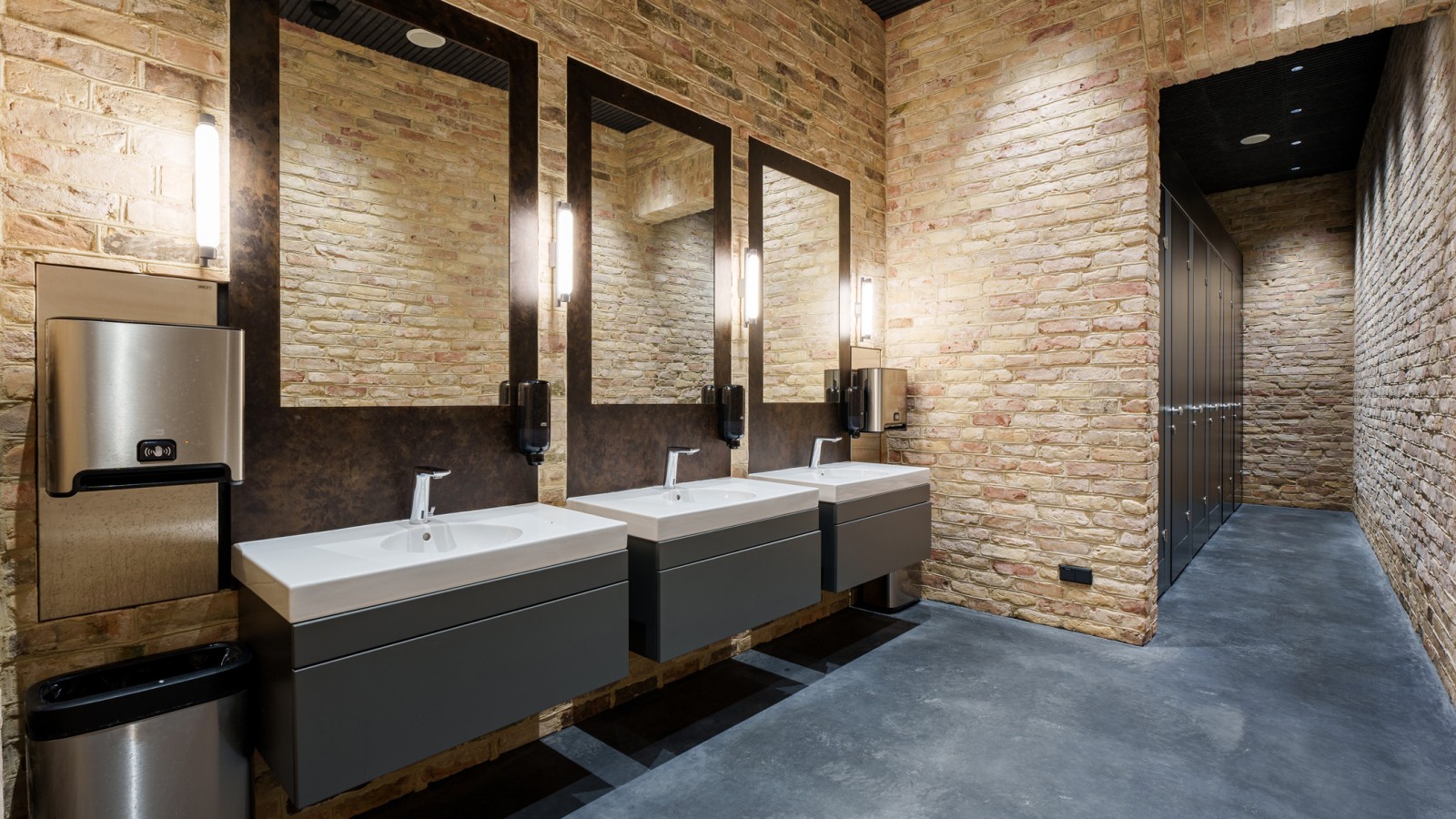 The washbasins of the Geberit Preciosa II line provide stylish elegance (© Jānis Salmanis)