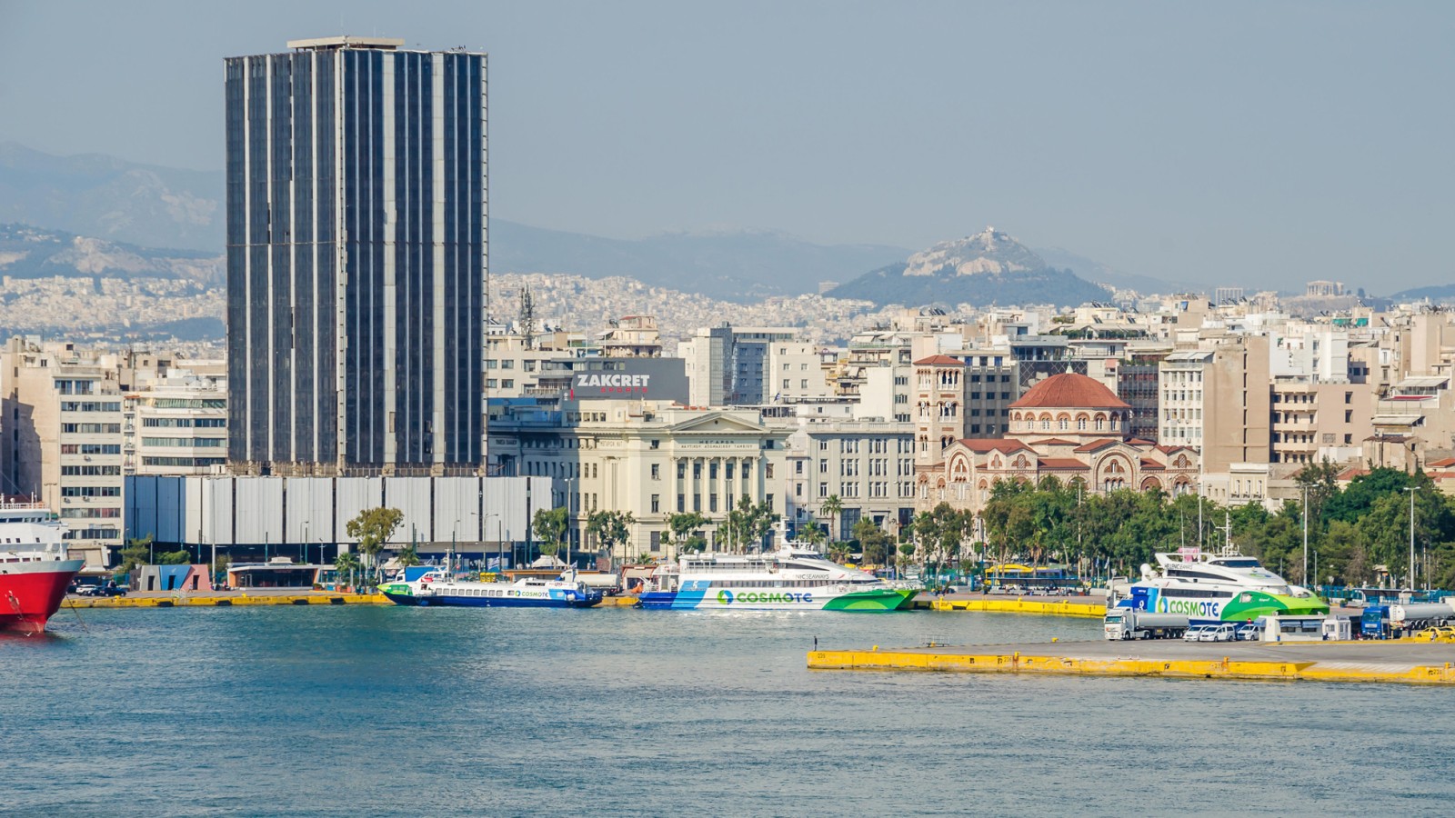 This is what it looked like before the recent construction work – practically unused, it stood as a landmark and memorial in the Piraeus district (© Iaranik / Alamy) This is what it looked like before the recent construction work – practically unused, it stood as a landmark and memorial in the Piraeus district (© Iaranik / Alamy)