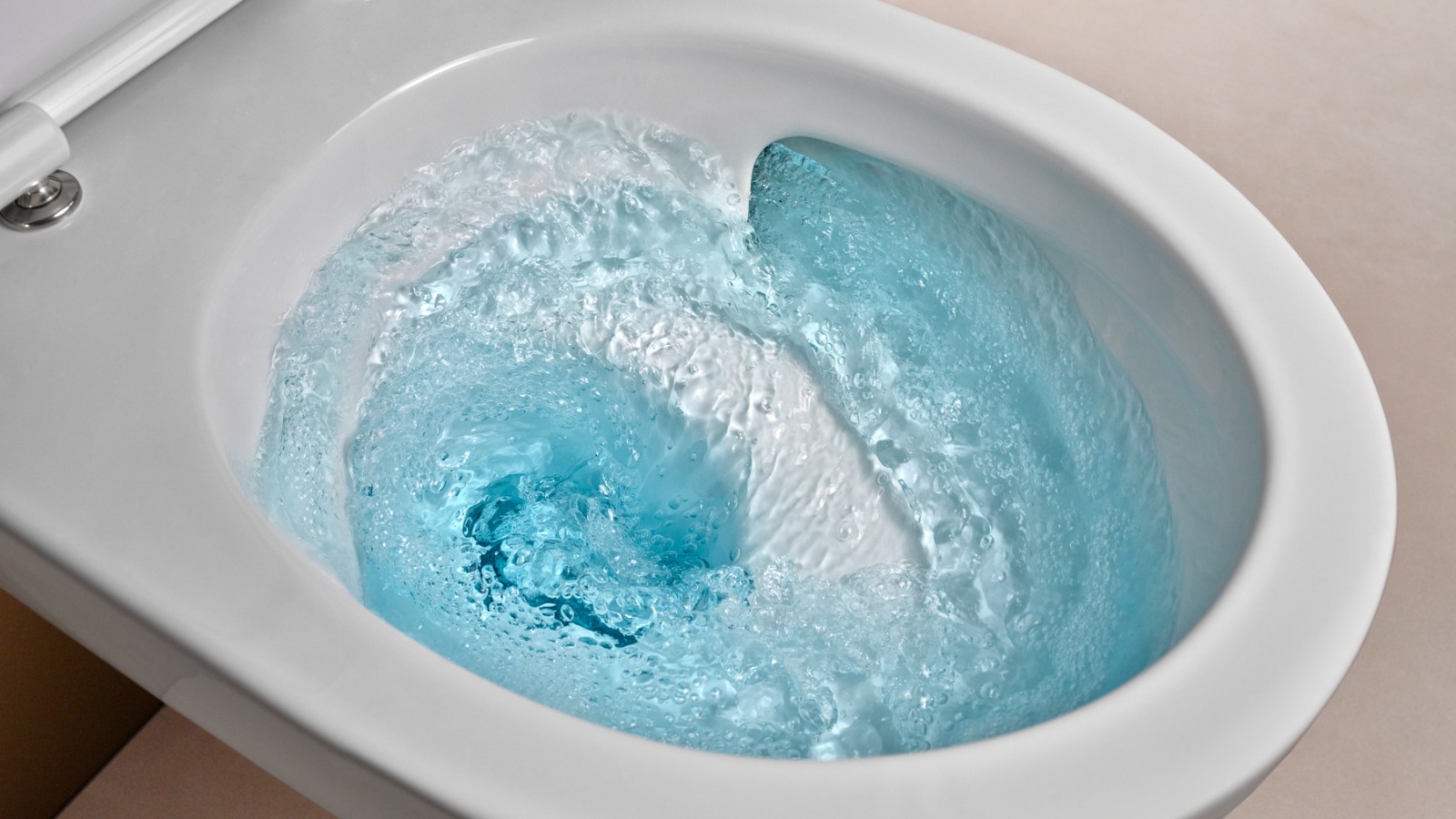 Geberit Acanto with TurboFlush technology came out on top in an independent practical test conducted by Esslingen University of Applied Sciences (DE) against nine other ceramics with rotational flushing systems.