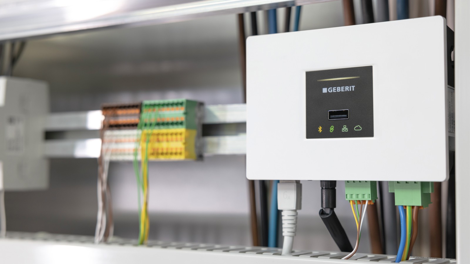 Installation of the Geberit Gateway directly in the control cabinet