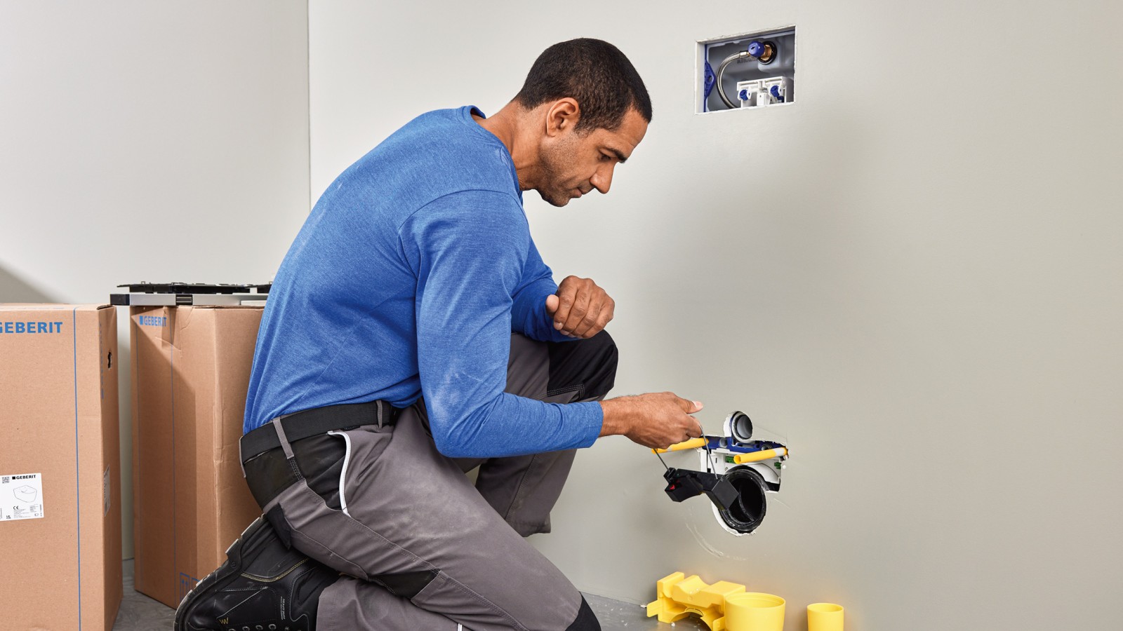 Installation of the Geberit Bus converter for WC controls