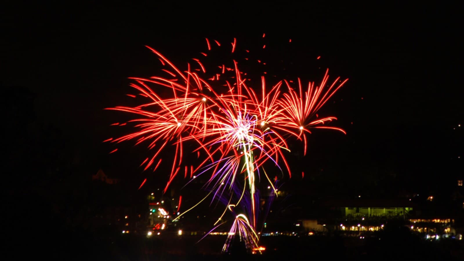 Geberit sponsors Warwick town bonfire Geberit sponsors Warwick town bonfire