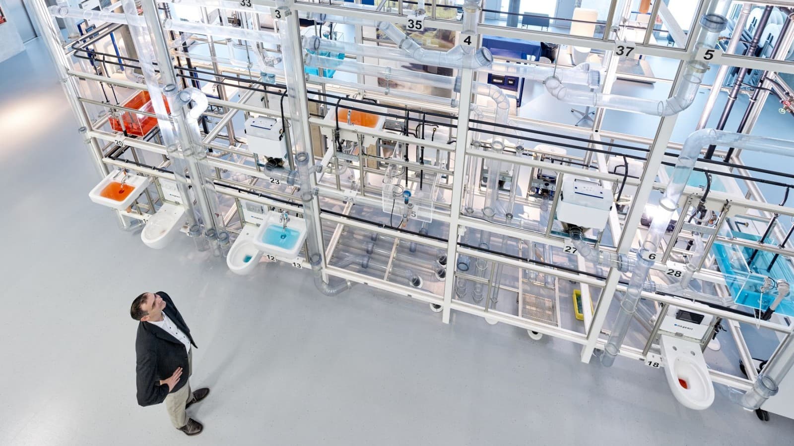 Training module on the drainage tower at the Geberit Information Centre in Jona Training module on the drainage tower at the Geberit Information Centre in Jona