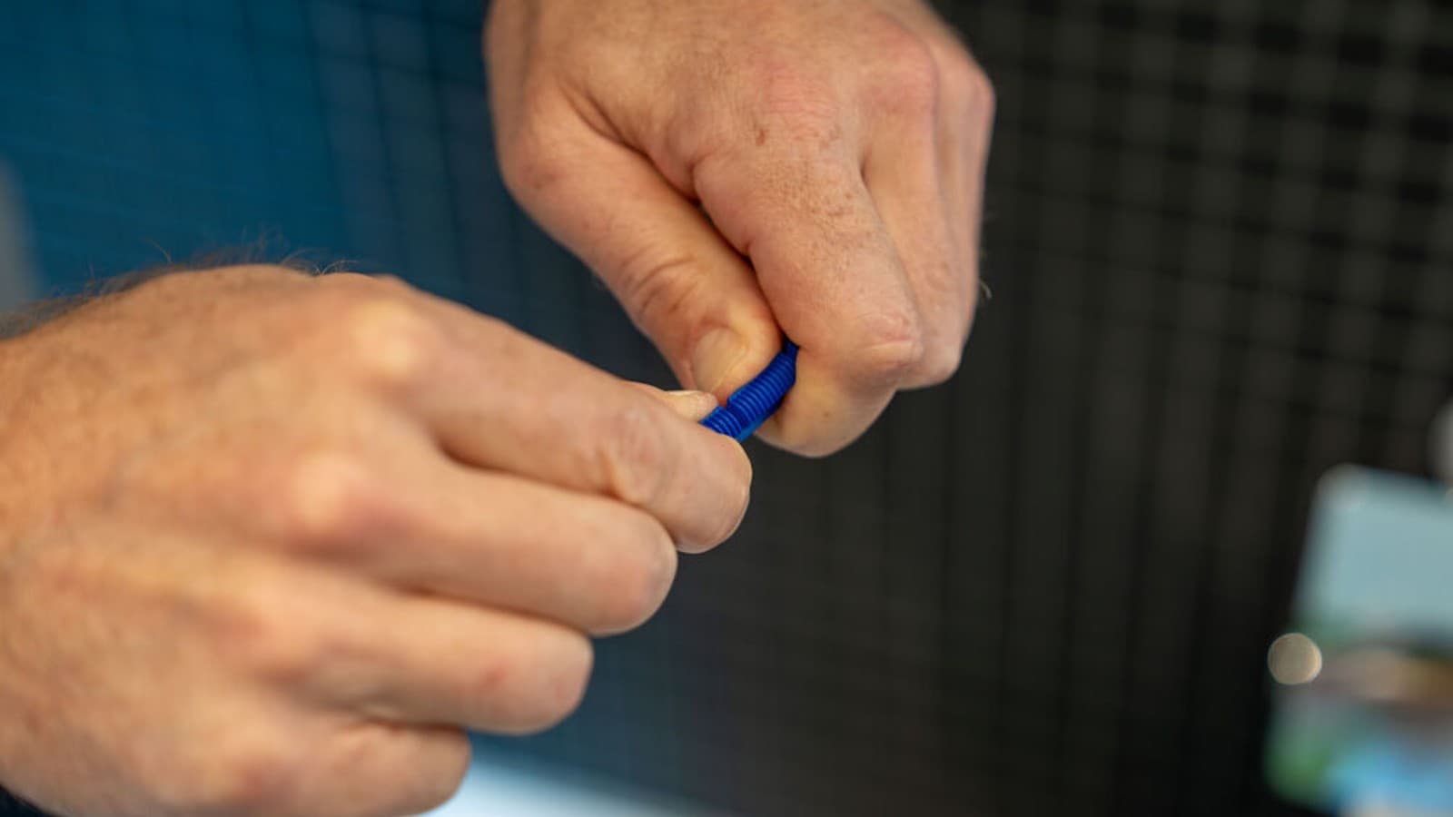 Shortening the two new actuator rods Shortening the two new actuator rods