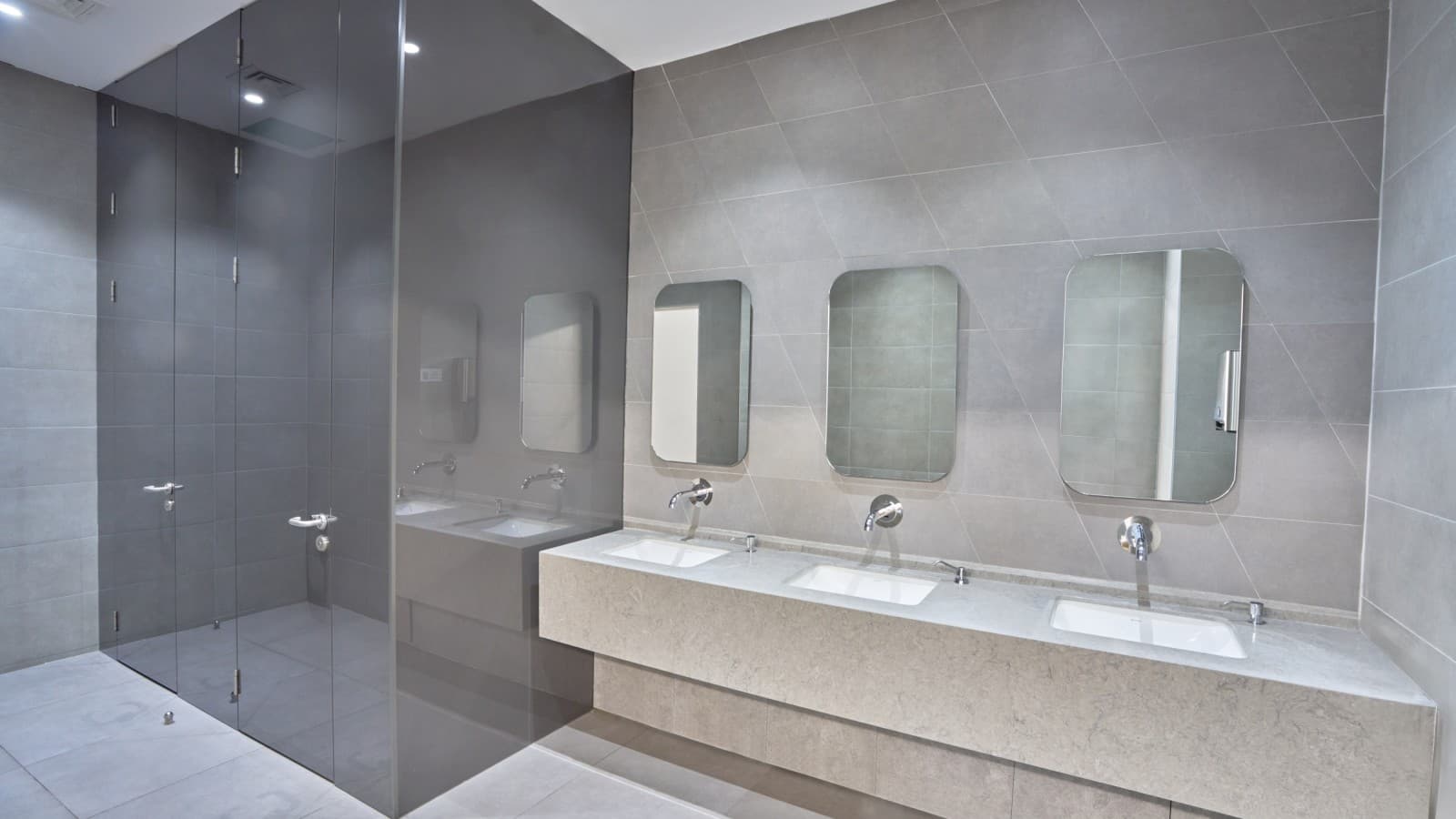 Simple and elegant: Geberit VariForm washbasin and Piave taps (© Oğuzhan Kasar) Simple and elegant: Geberit VariForm washbasin and Piave taps (© Oğuzhan Kasar)