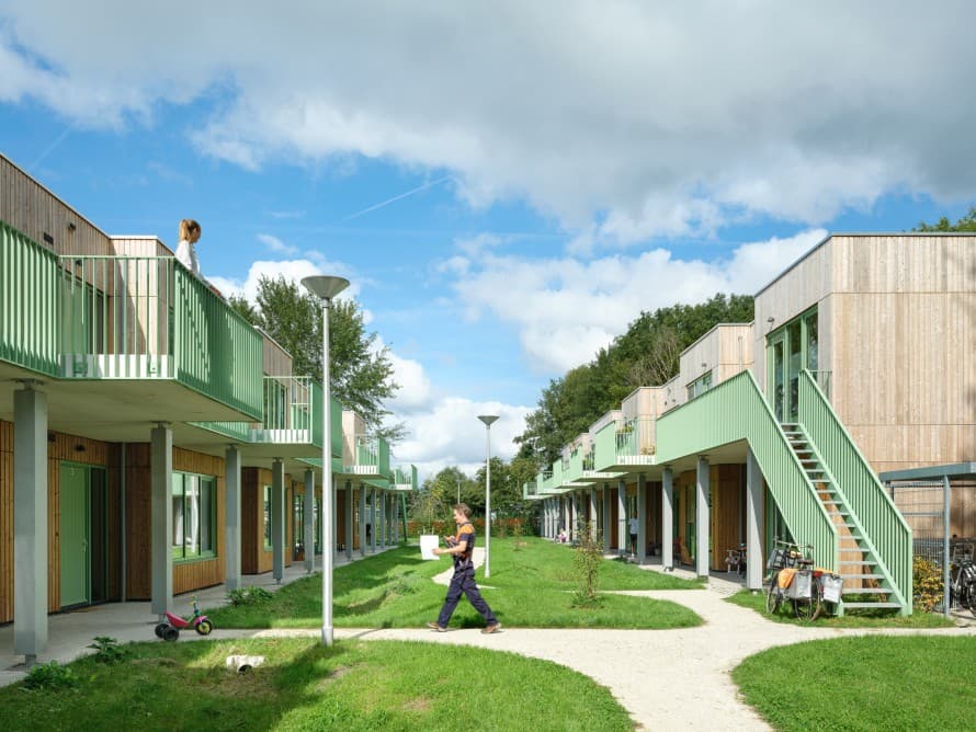 Moos Euterpe provides housing for students, Ukrainian refugees, and others seeking a home in buildings of various sizes (© Moos)