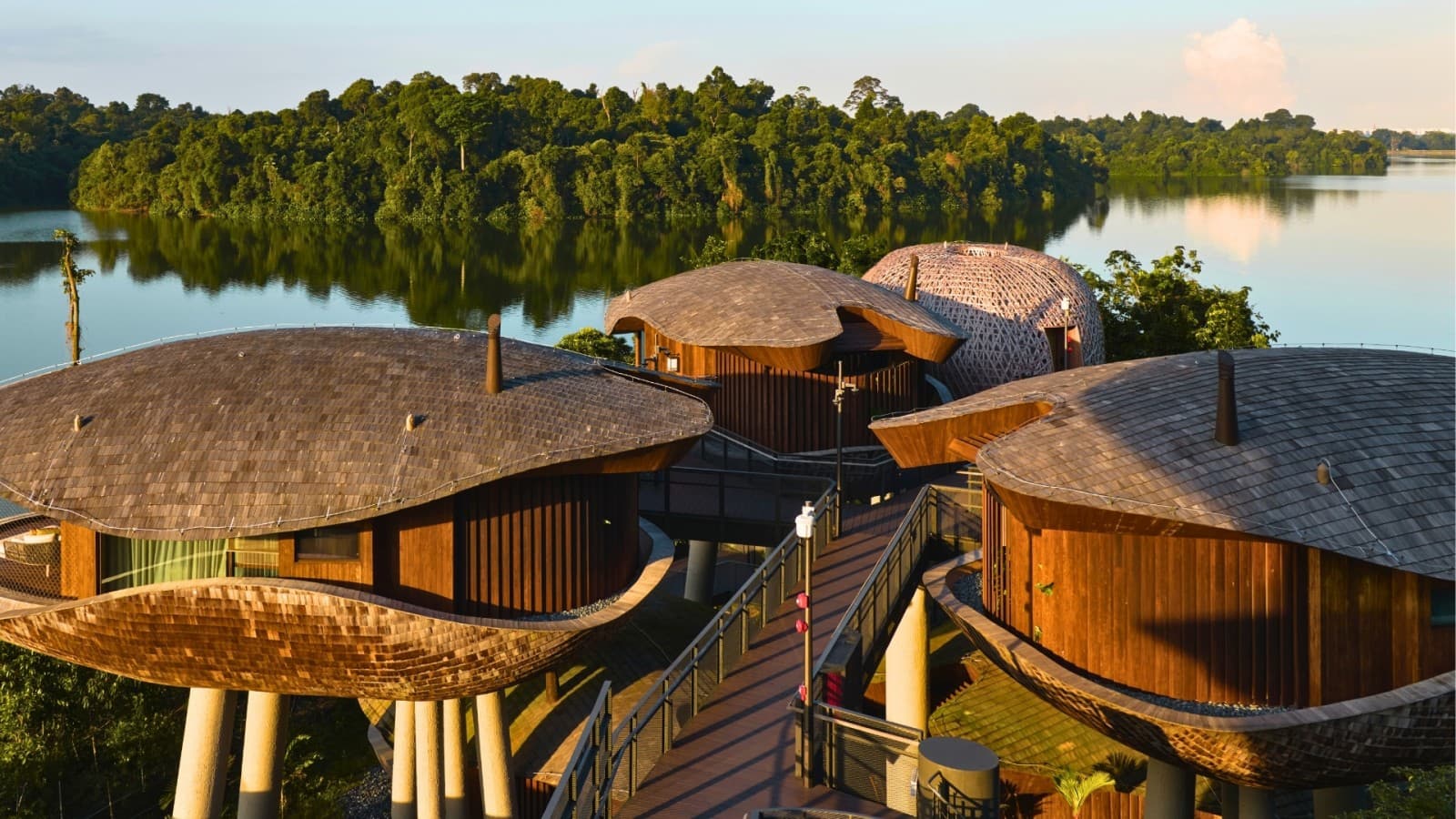 Tree houses are modelled on seed pods and allow the jungle to grow in between them (© Banyan Tree)
