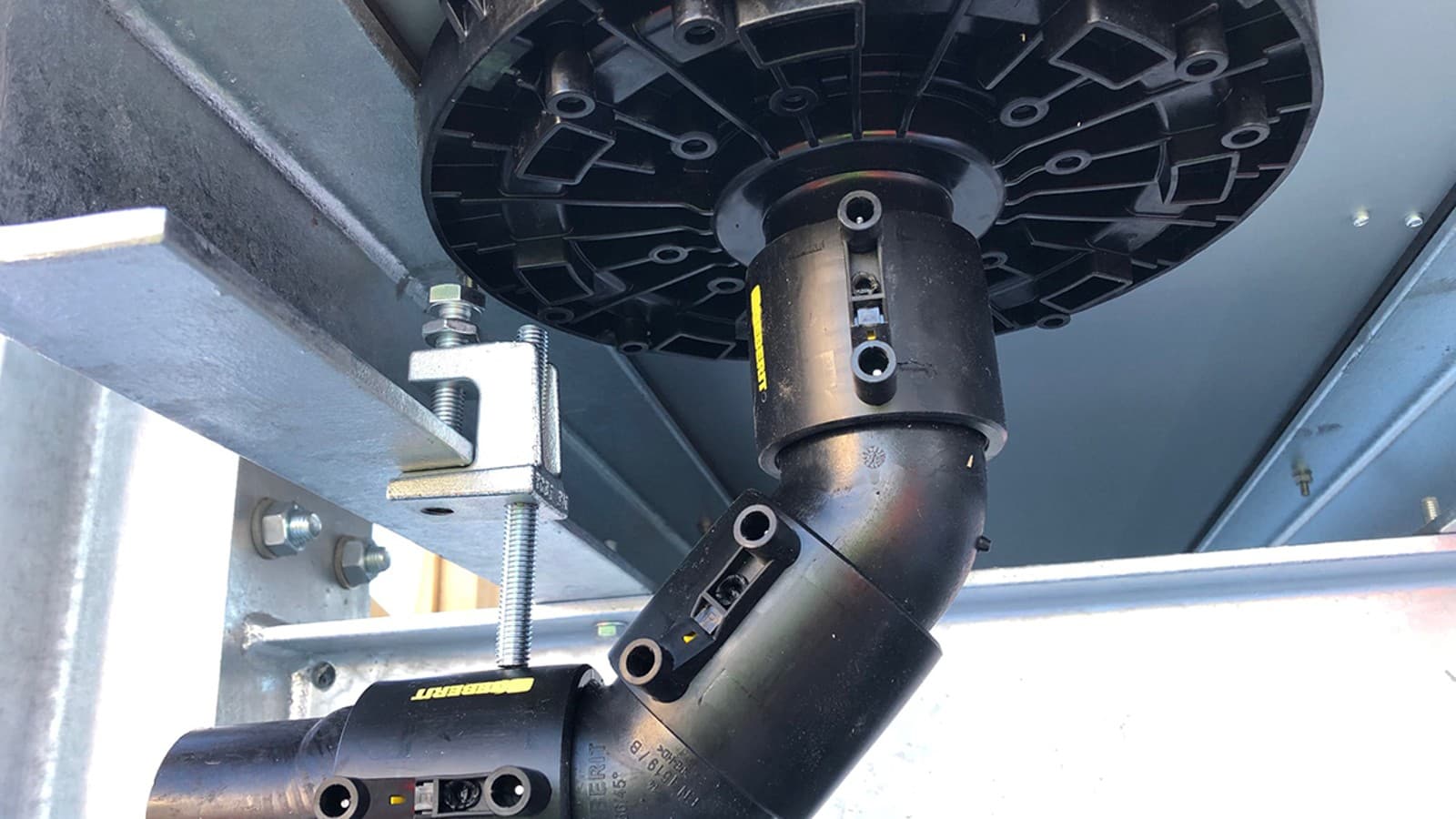 Geberit know-how in practice: The Pluvia roof drainage system (©Geberit) Geberit know-how in practice: The Pluvia roof drainage system (©Geberit)